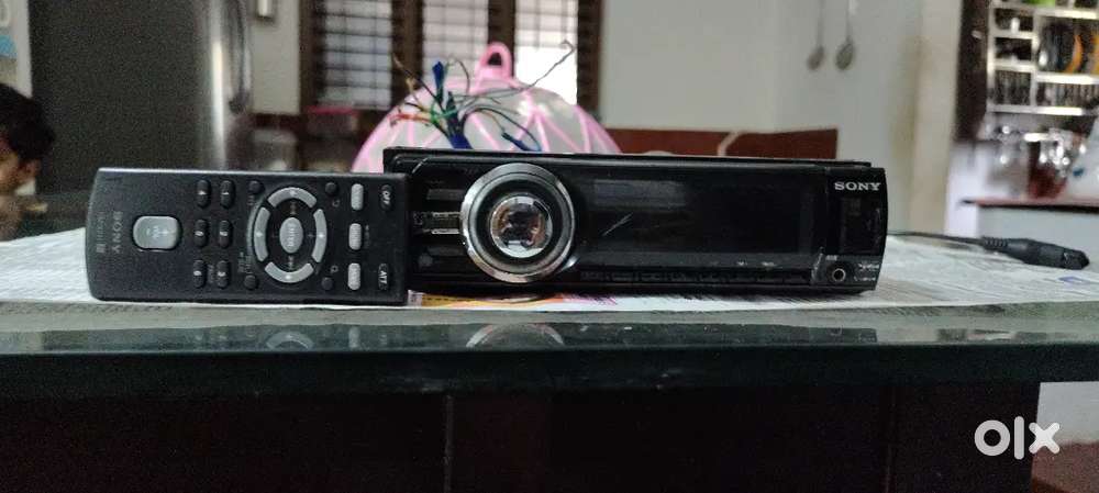 Sony High- end car stereo (Cdx gt 696ui)