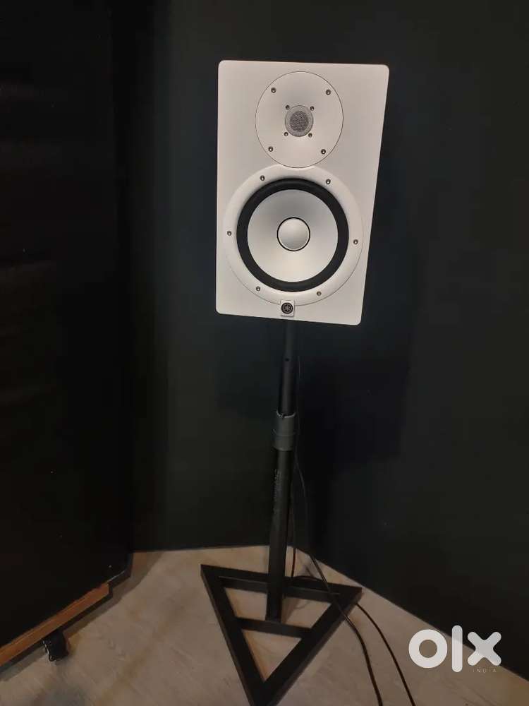HS8 Yamaha Studio monitor with cable and stand worth 7000