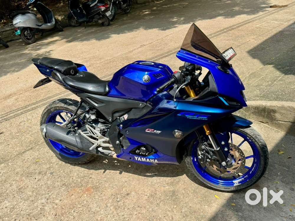 Yamaha r15 v4 racing blue with quick shifter