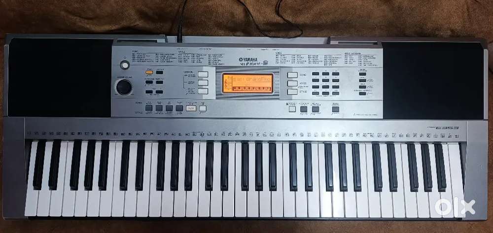YAMAHA PSR- E353 keyboard