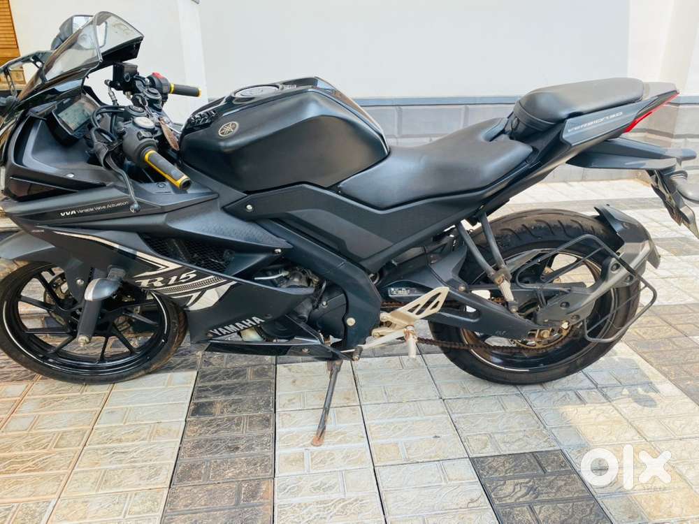 YAMAHA R15V3 ABS