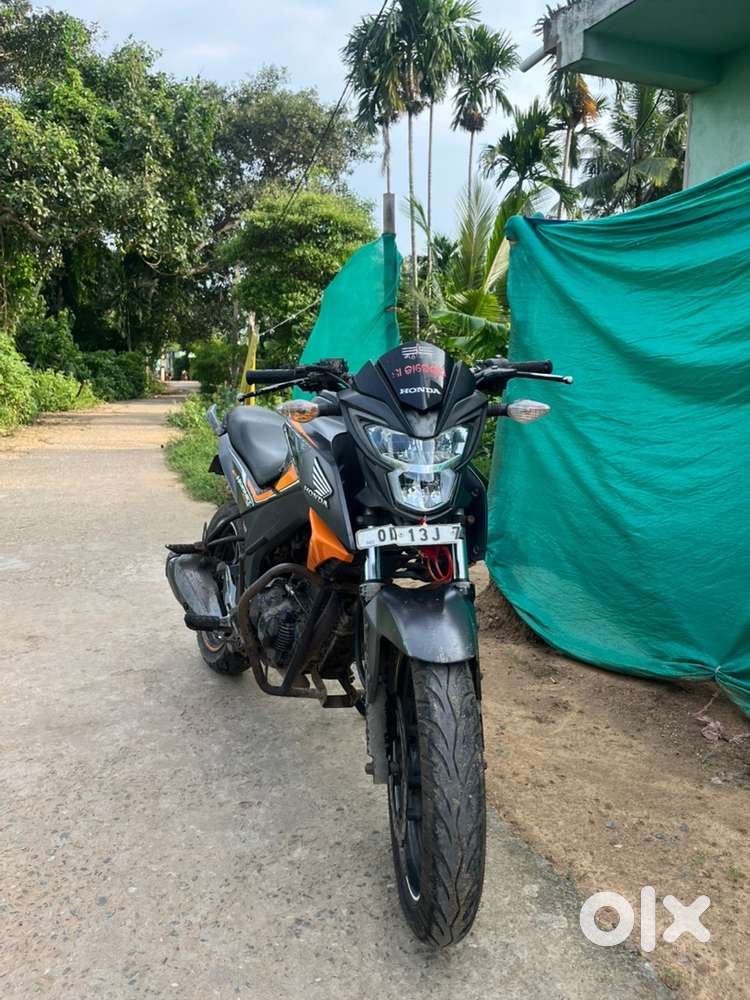 Honda CB hornet 160R special edition orange colour bike