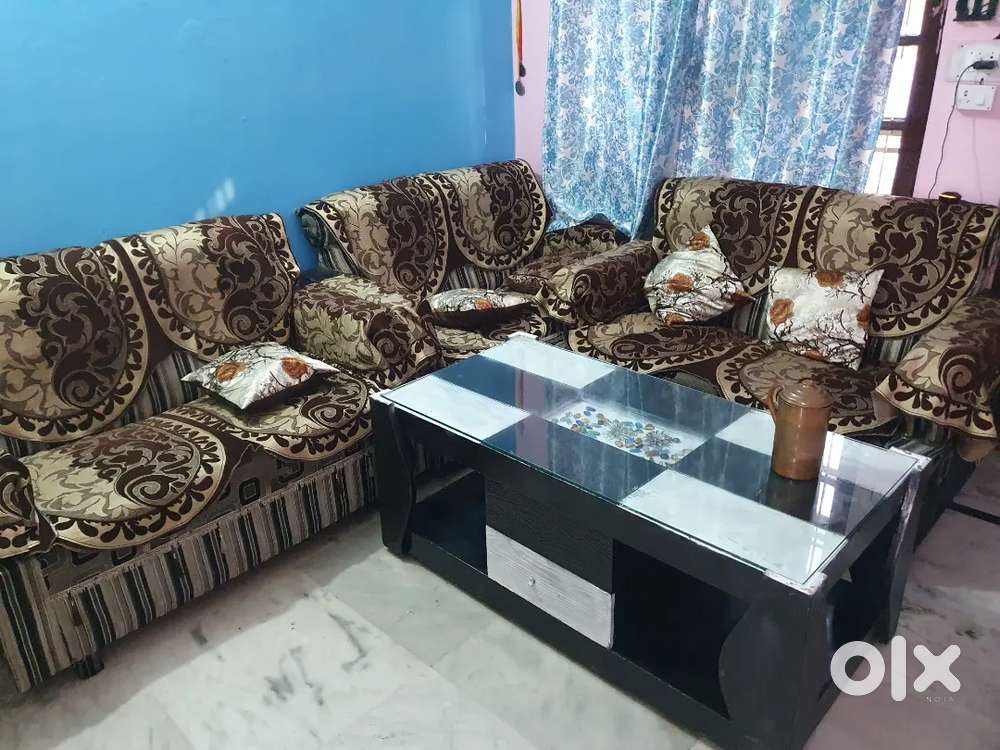 6 sitter sofa with glass table