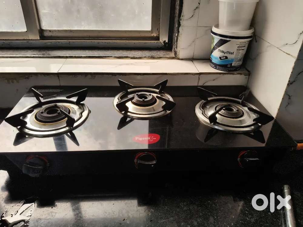 Pigeon Gas stove 3 burner.for sale