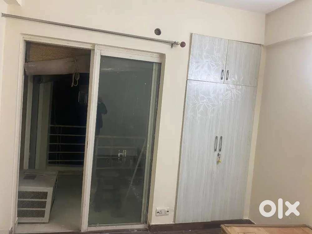 Looking for flatmate for 2bhk Apartment.