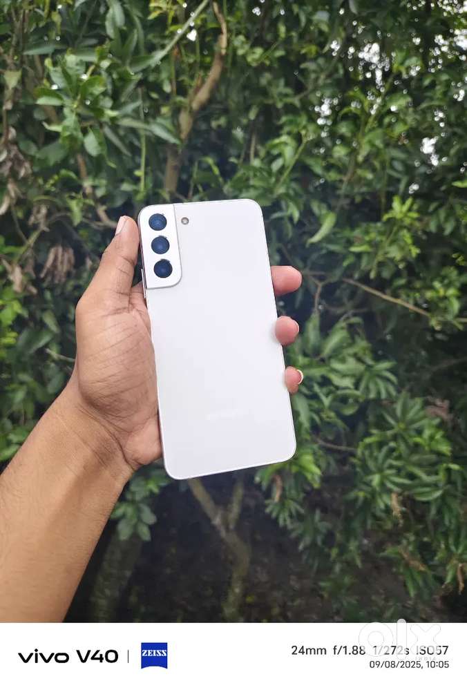 Galaxy S22+ (Plus) 256 gb Phantom White in Super Mint Condition