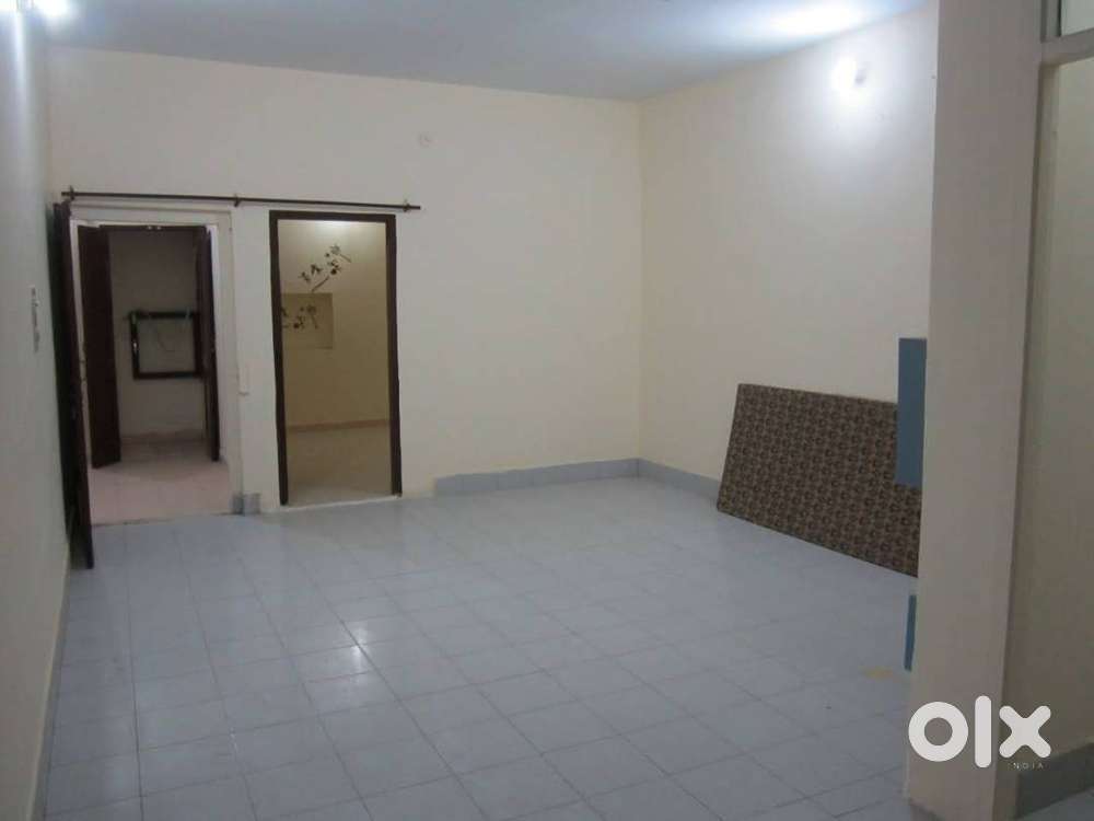 GROUND FLOOR ON RENT FOR FAMILY