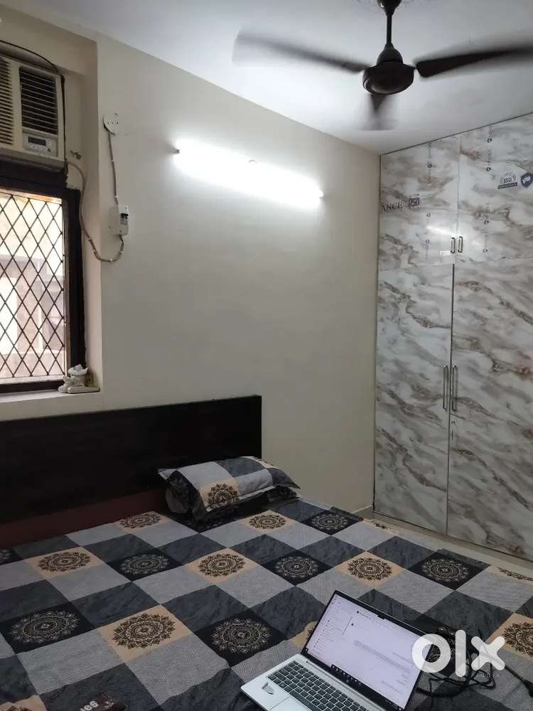 Looking for a female roommate