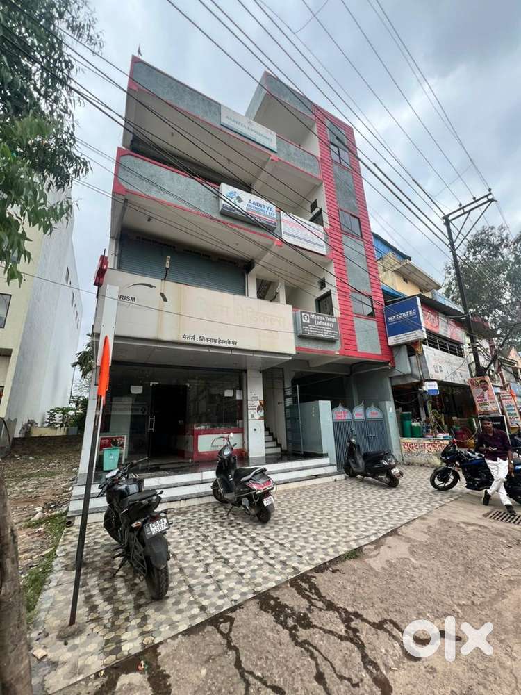 Commercial complex floor