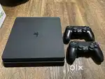 Ps4 1tb slim with 2 controlers
