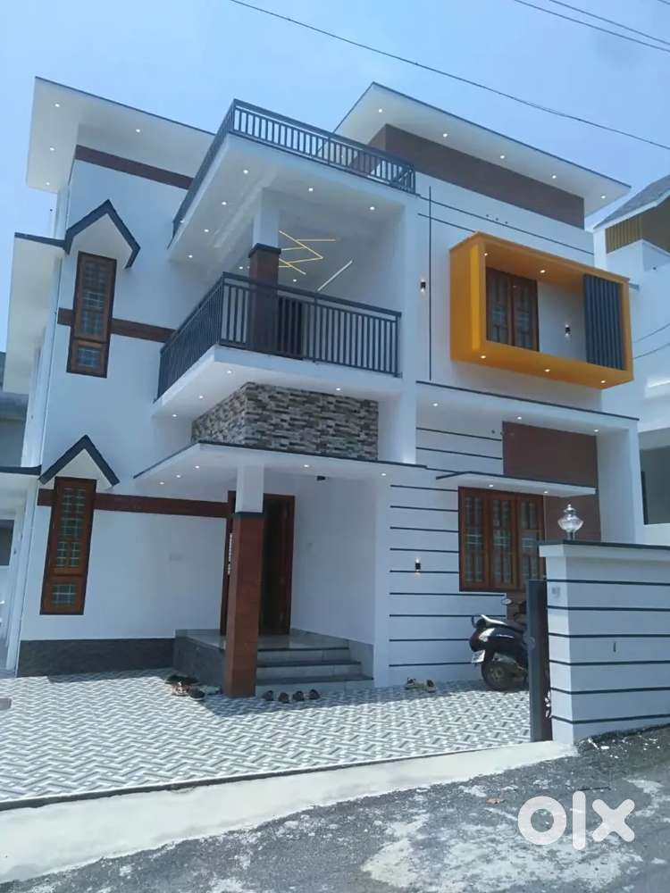 Pulluvazhy: 4BHK 2100 Sqft House on 8 Cent Plot,₹80 Lakhs