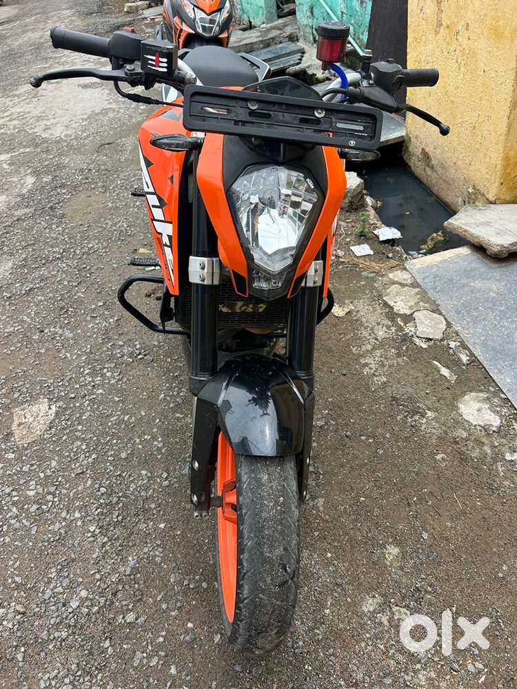 Duke BS 3 200CC 2015 Original Book Available Good Condition