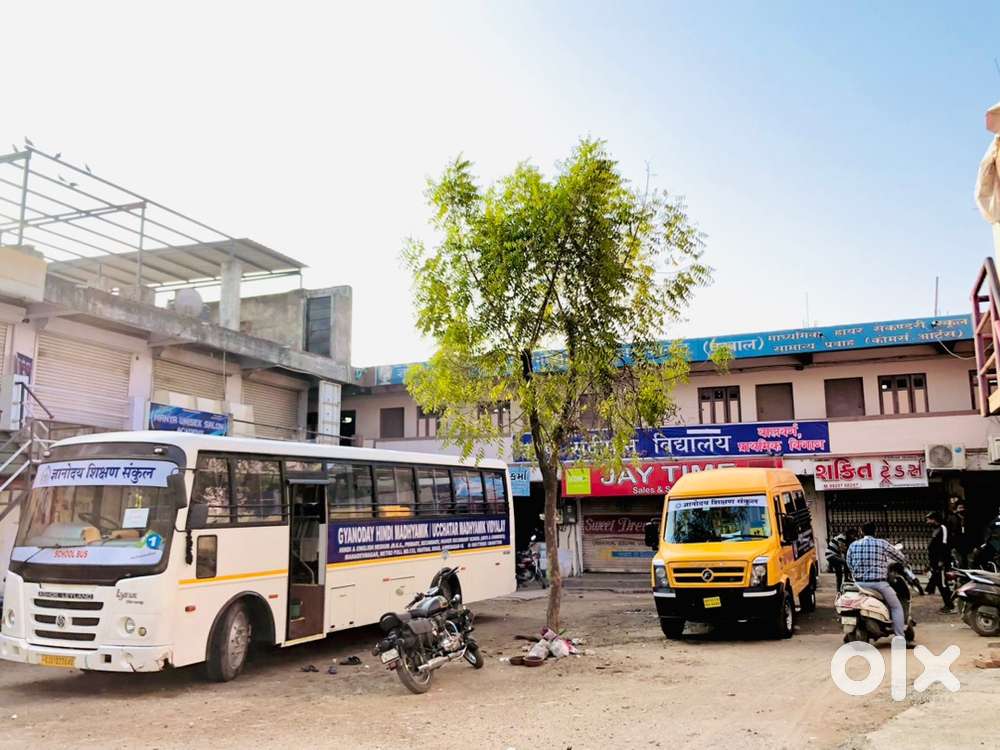 Schools tempo traveler