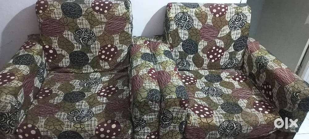 3-Seater + 2 Single Seater Sofa Set Good Condition Low Price