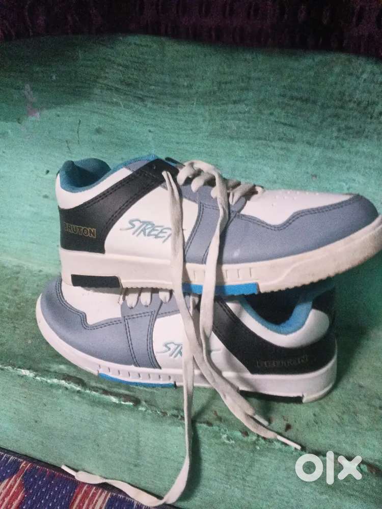 Street shoes