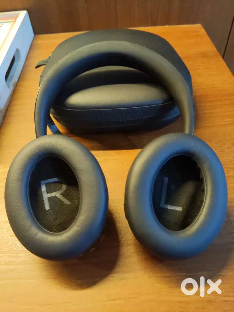 BOSE Noise Cancelling 700 Bluetooth Wireless Over Ear Headphones + Mic