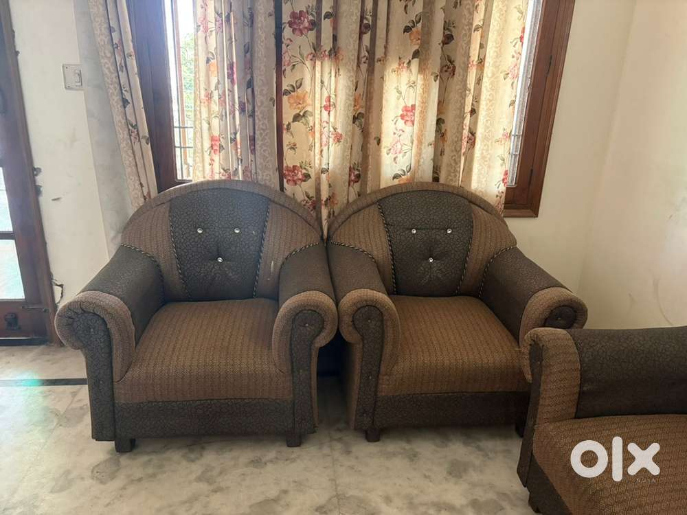 5 seater Sofa set with table