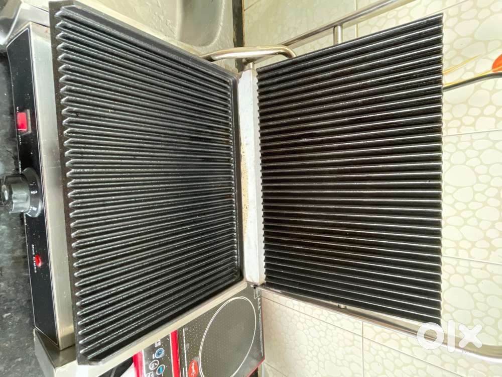 Commercial sandwich griller