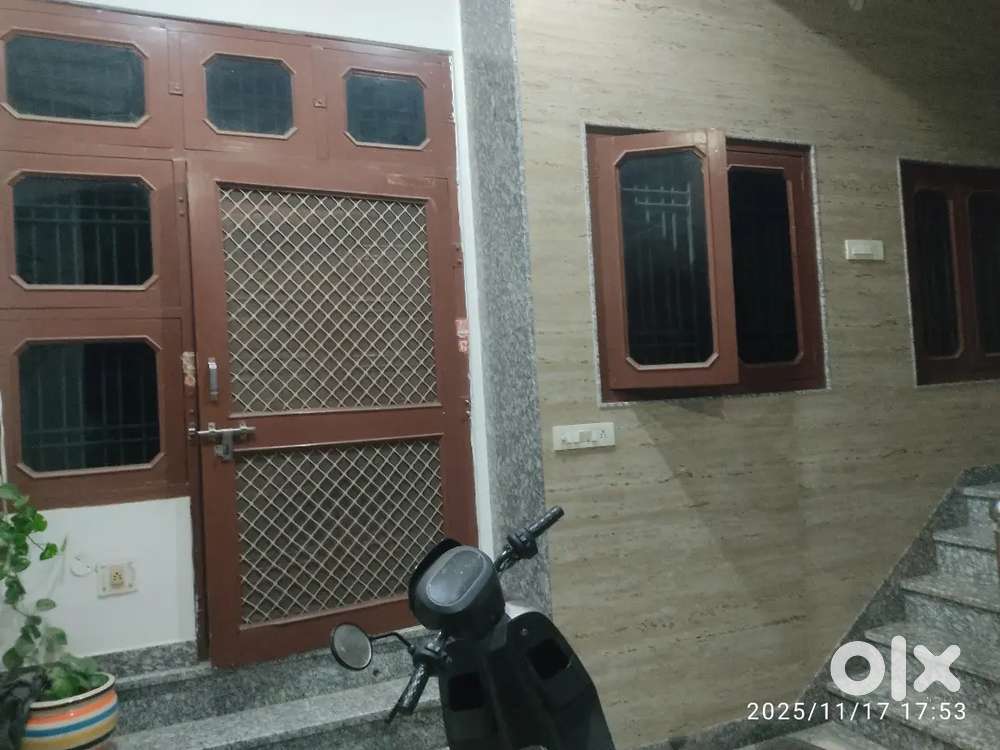 Ground floor portion