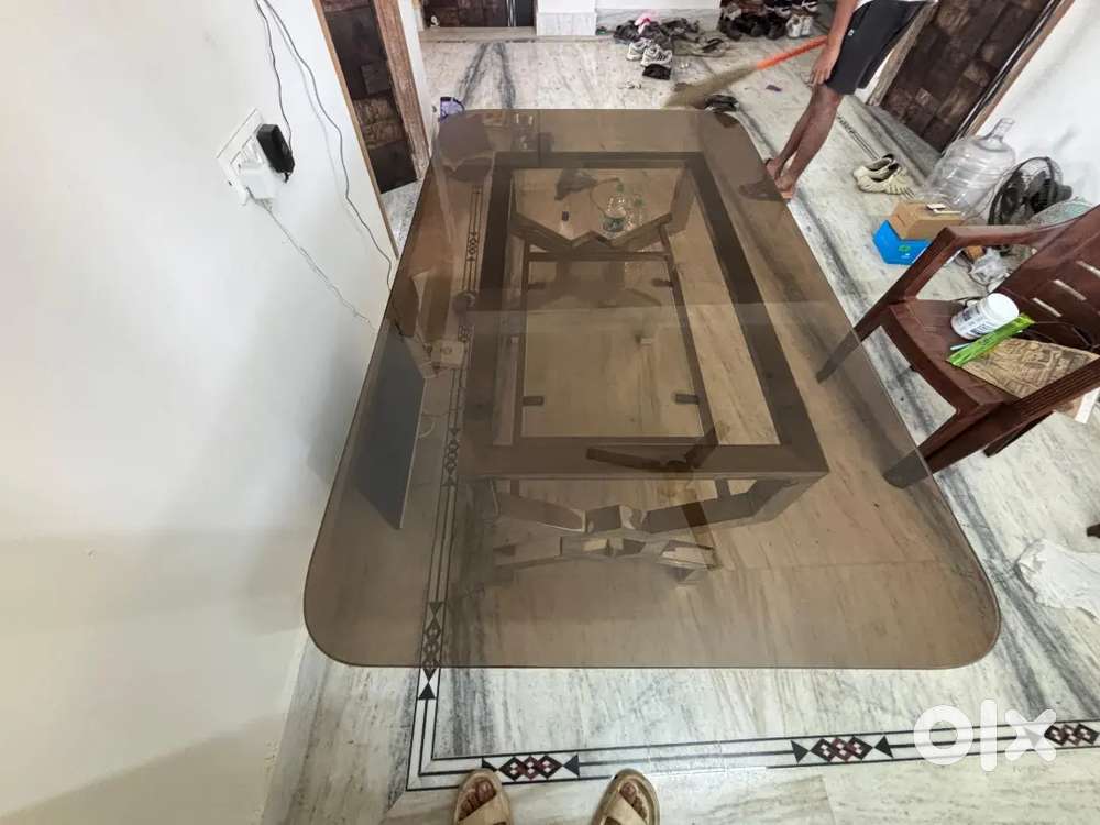 Premium Glass Dining Table With 6 Chairs – Like New (2 Months Old)