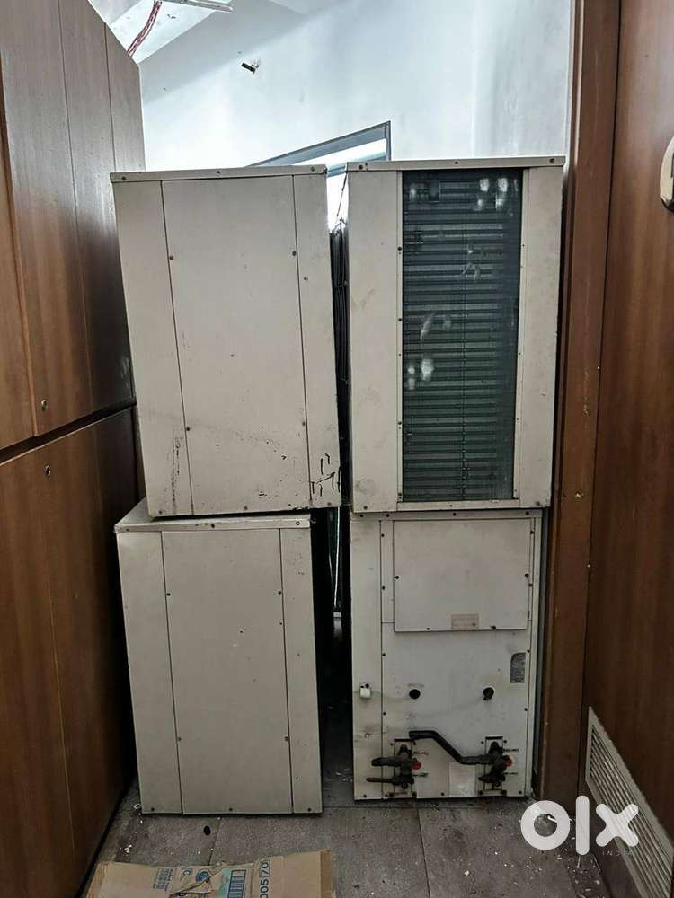 HITACHI-8.5 DUCTABLE AC AVAILABLE FOR SALE  DOUBLE CIRCUIT  COMPRESSOR