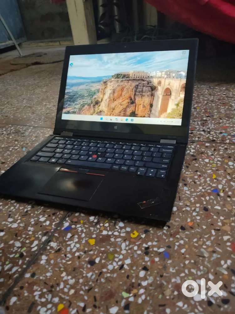 Lenovo ThinkPad i5 touch screen 8 gb ram 256ssd
