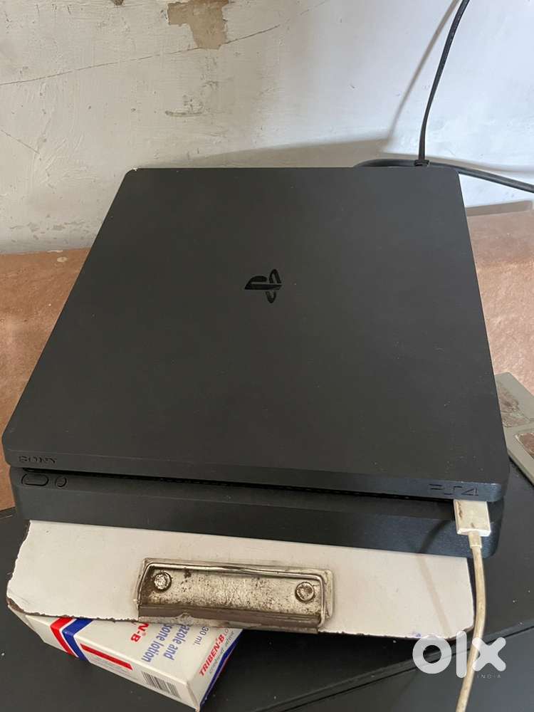 PS4 Slim 1 TB with 4 games