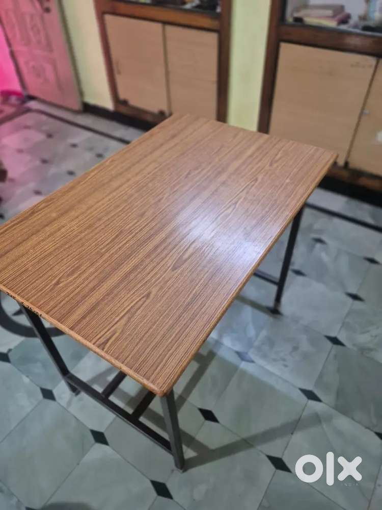 Sturdy study/office table
