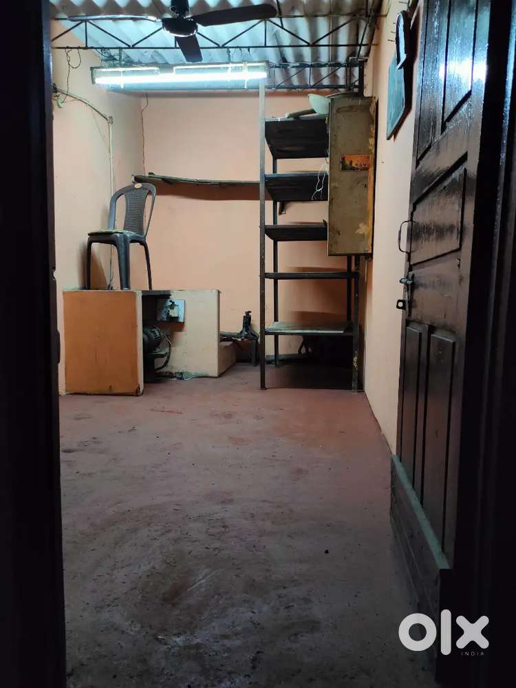 Single Rooms for Rent and for Godown Purposes.