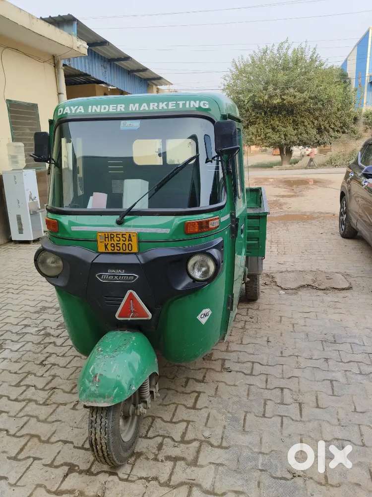 BAJAJ MAXIMA CNG