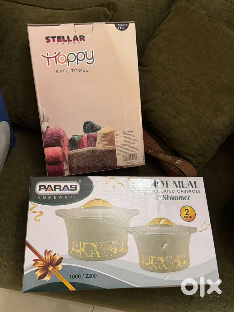 Hot box 2 pc set and towels 3 pc set