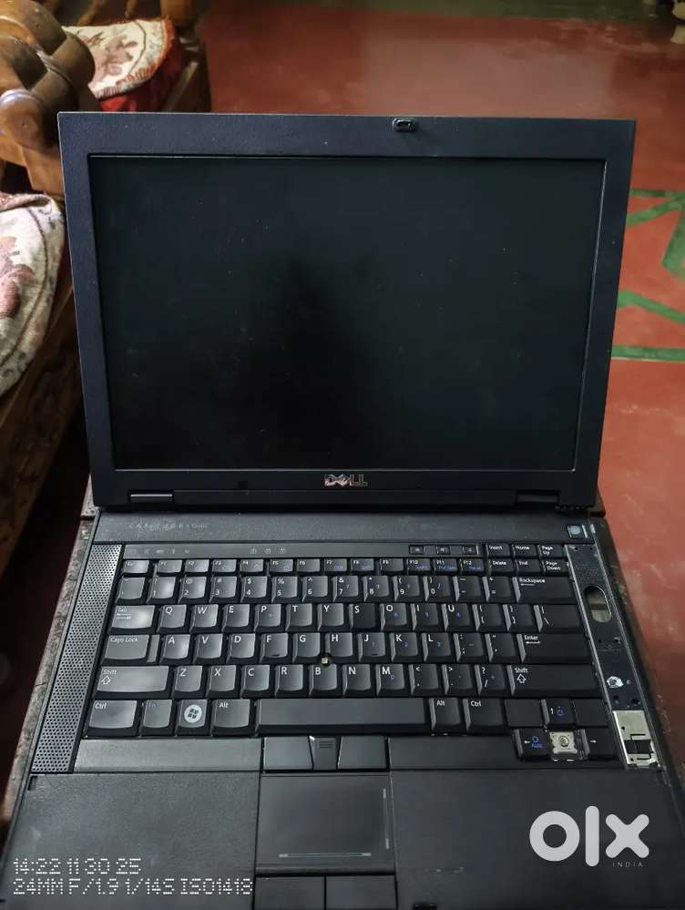 OLD DELL LATITUDE E5400 LAPTOP ( BROKEN )