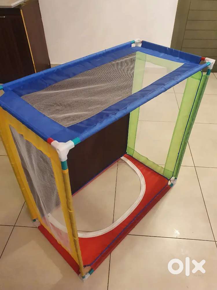 Play pen / ball pit