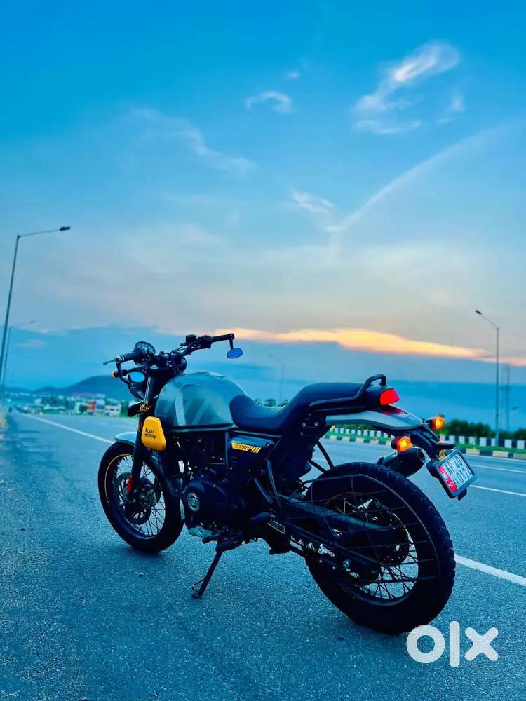 Royal Enfield Graphite Yellow Scram 411