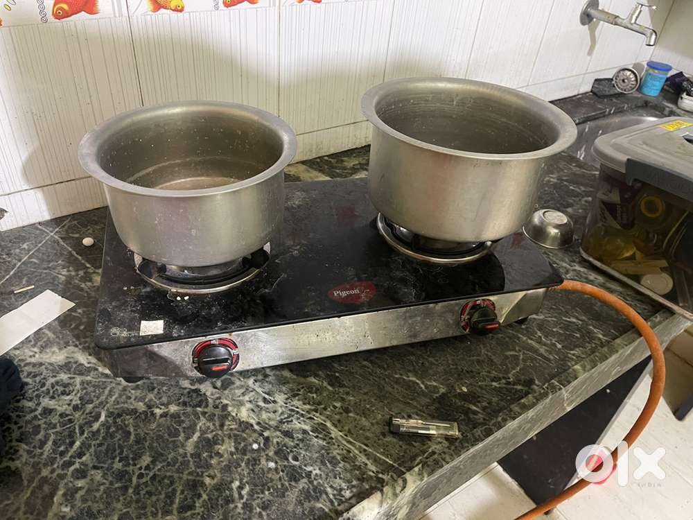 Gas stove with cable and 2 vessels and 1 pan