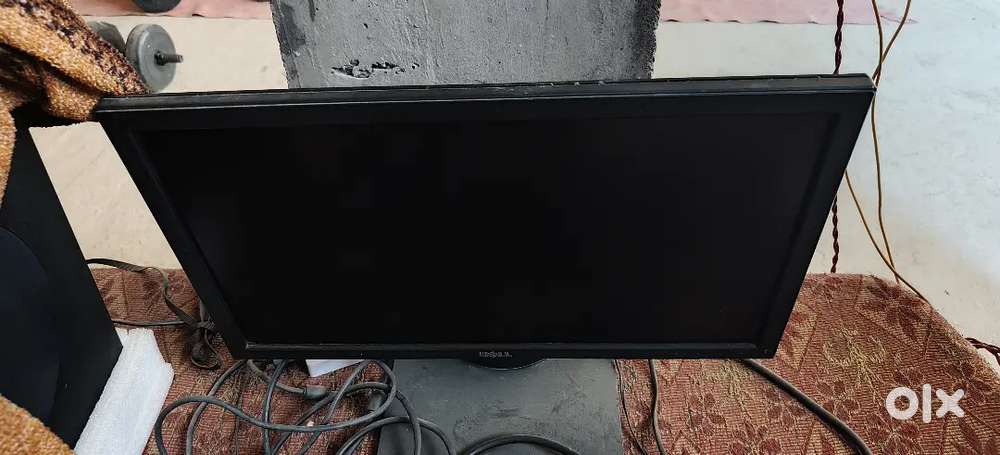 Moniter Fully working condition only 2500rs urgent