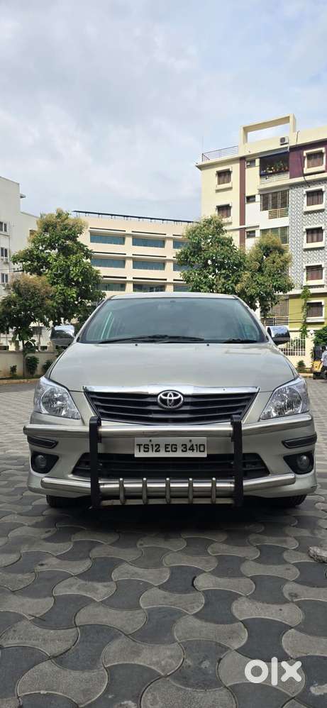 Toyota Innova 2.5 G (Diesel) 8 Seater BS IV, 2012, Diesel
