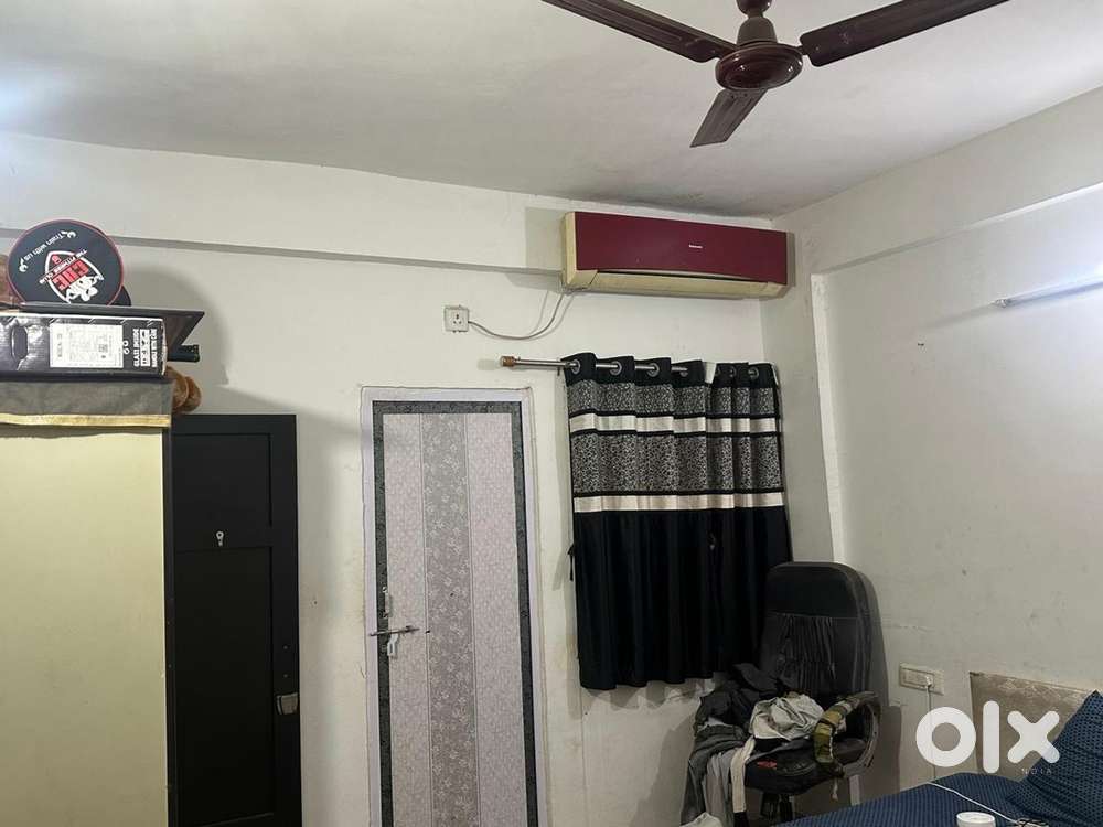 Need a roommate, hathijan circal ke pass