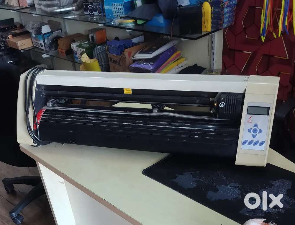 Sticker cutting machine