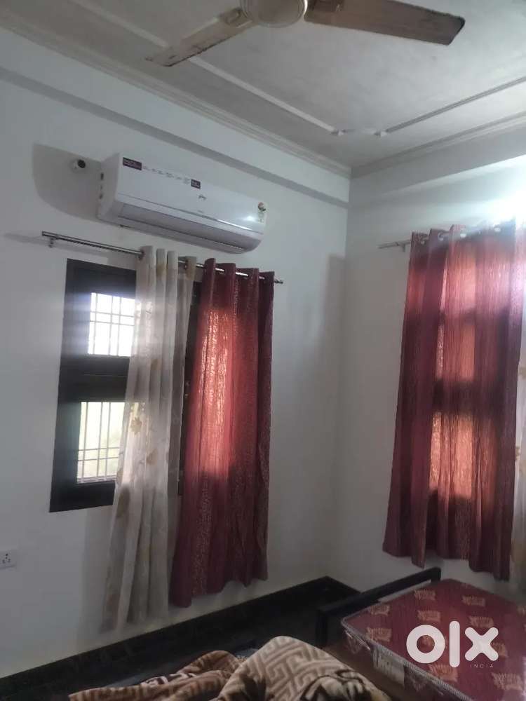 Fully furnished pg for girls available near coaching hub with food