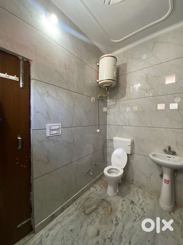 Rooms are avaialbe only for Girls  at Janipur Colony Main stop jammu.