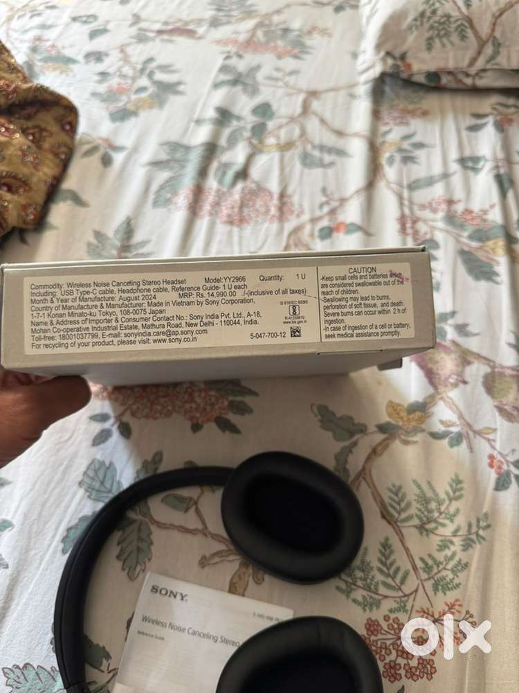 Wireless noise canceling stereo headset