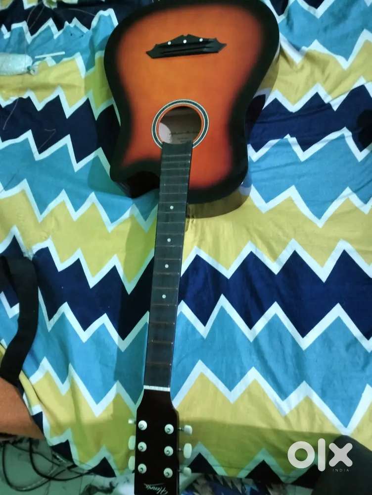 Acoustic guitar with Truss rod