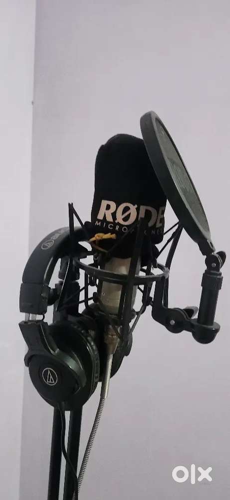 Studio Bundle Deal Focusrite 2i2  Rode NT1-A  Audio Technica M30x