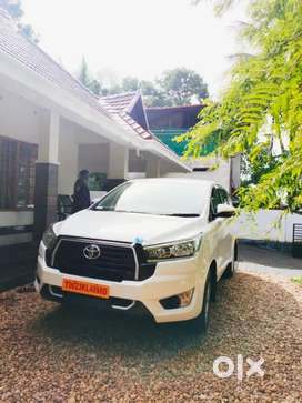 Innova Crysta automatic for Monthly / weekly rent unlimited kilometers