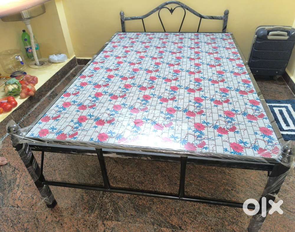 6x4 Elegant Metal Peace Cot