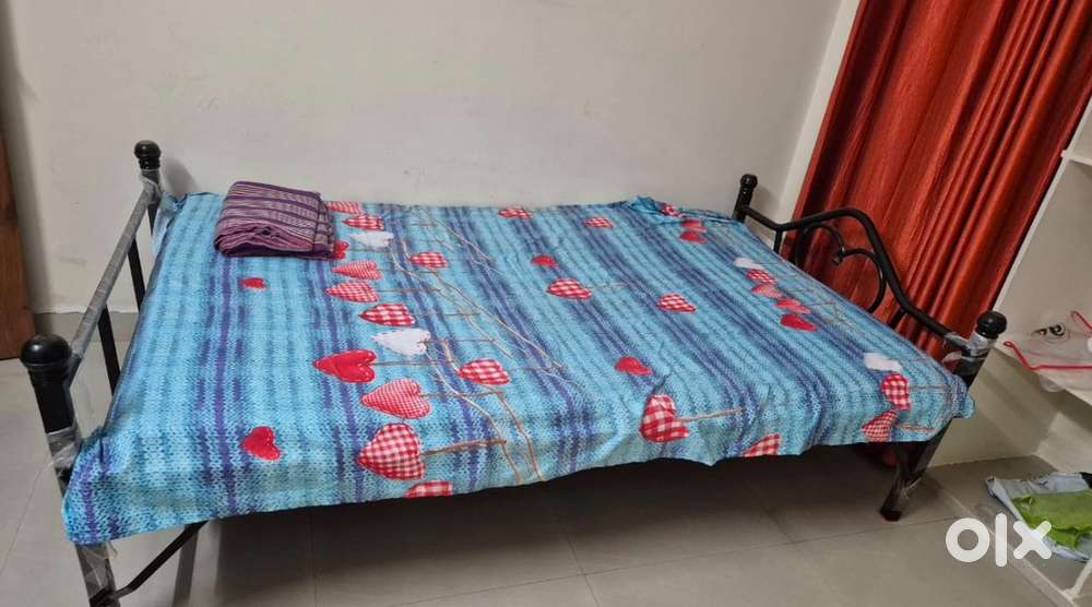 Queensize iron bed