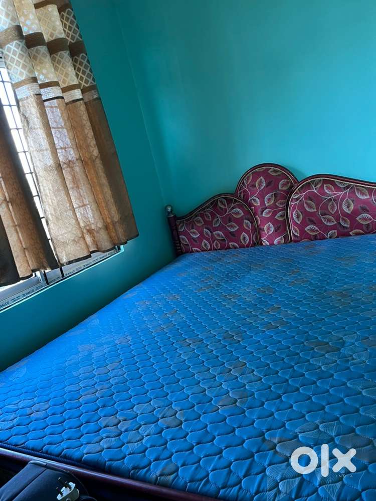 Bed with Neelkamal Mattress