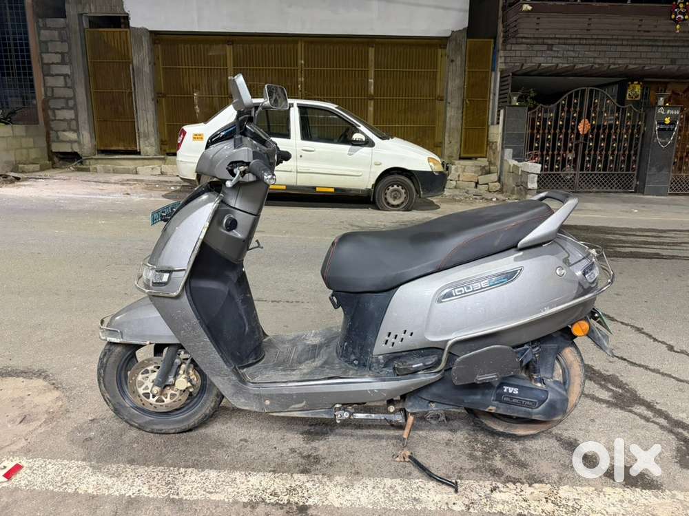 Tvs i qube s 105 milega electric scooter