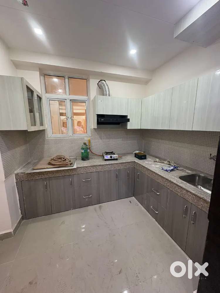 Panchsheel green 3bhk semi for rent